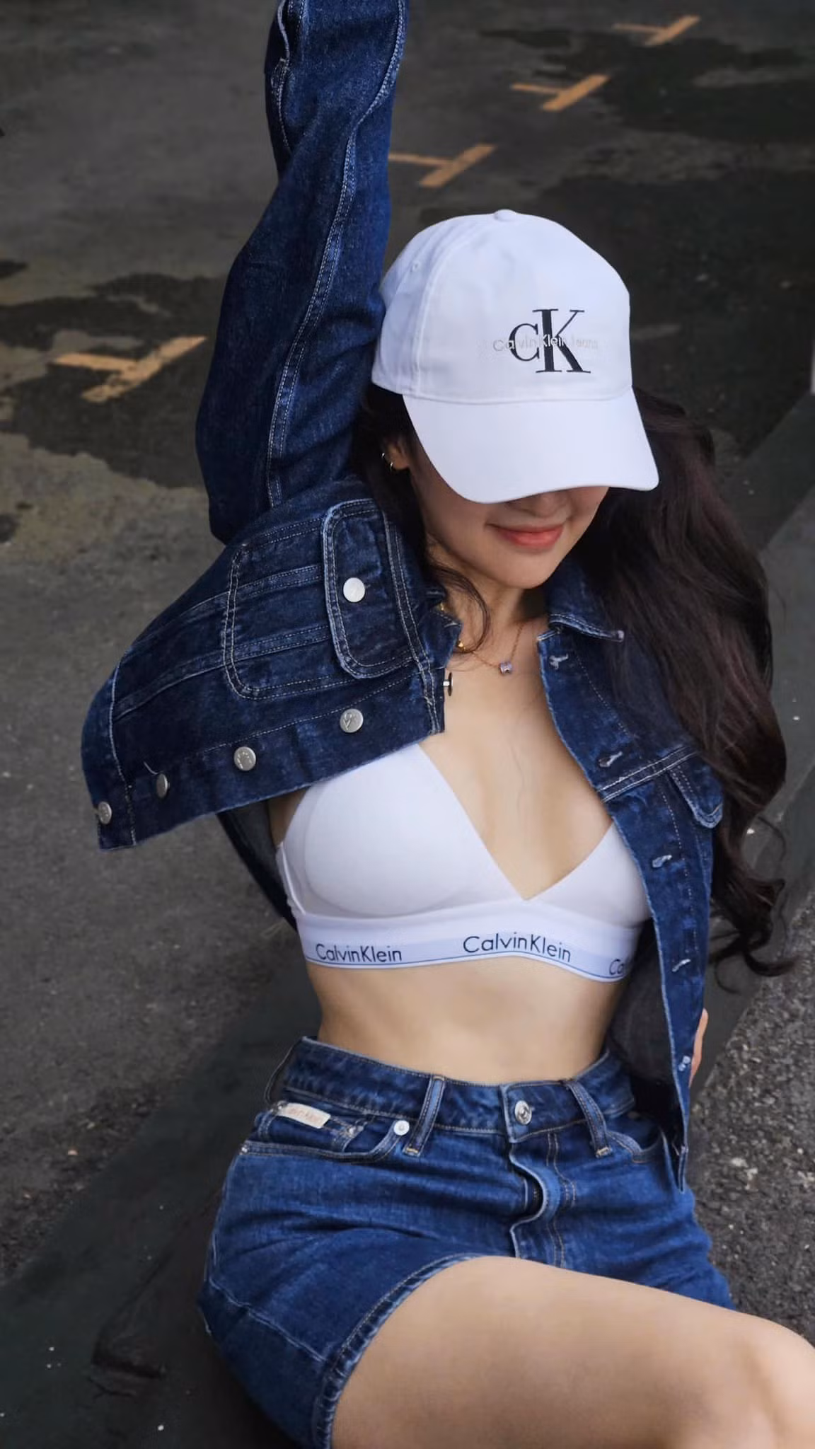 Quyên Qui thường chọn trang phục khoe trọn đường cong nóng bỏng
