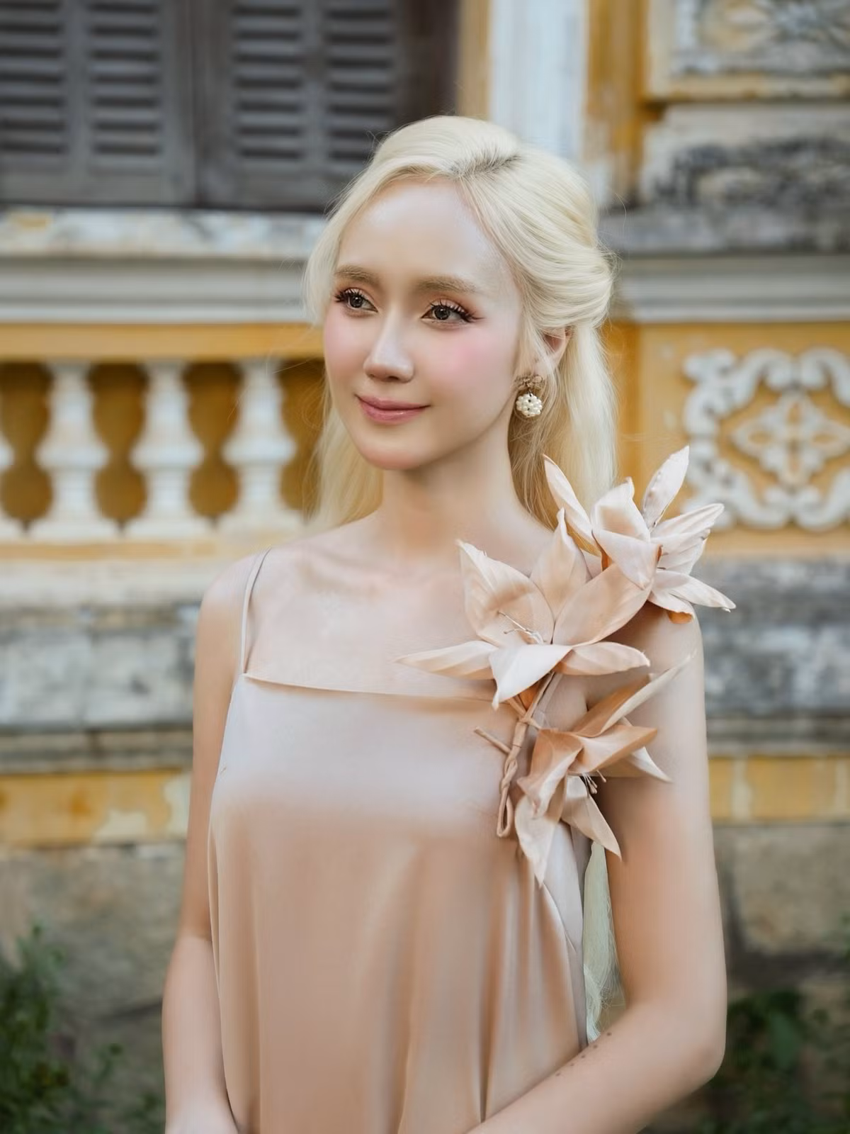 Bên cạnh thời trang, Gia Thị Linh còn hoạt động như một blogger du lịch, thường xuyên chia sẻ trải nghiệm tại các địa điểm nghỉ dưỡng, khách sạn sang trọng, tạo nên hình ảnh một fashionista hiện đại, năng động.