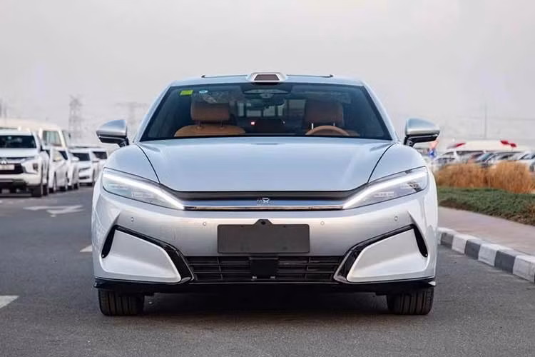 Theo các dữ liệu thực tế từ thị trường quốc tế, mẫu xe này có khả năng nạp năng lượng tương đương với thời gian đổ xăng truyền thống, hứa hẹn sẽ giải quyết bài toán lớn nhất về thời gian chờ đợi cho người dùng xe điện trong nước.