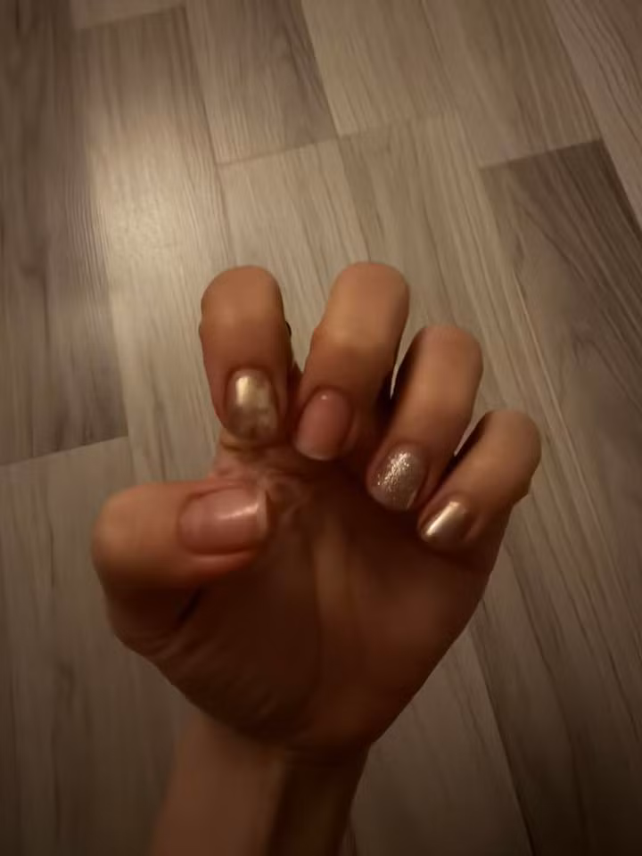 Hình ảnh bộ nail của nhiều chị em "cái còn, cái mất" sau chuỗi ngày nấu ăn, làm việc nhà dịp Tết.