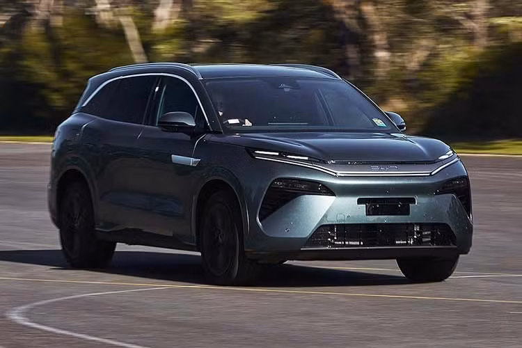 Hiện tại, khách hàng tại Úc đã có thể đặt hàng mẫu xe cao cấp dành cho gia đình, chiếc SUV crossover BYD Sealion 8 2026 bảy chỗ ngồi, mẫu xe “thiết lập lại kỳ vọng về những gì các gia đình nên mong đợi từ một chiếc xe với công nghệ hybrid thông minh và an toàn tiên tiến nhất”.