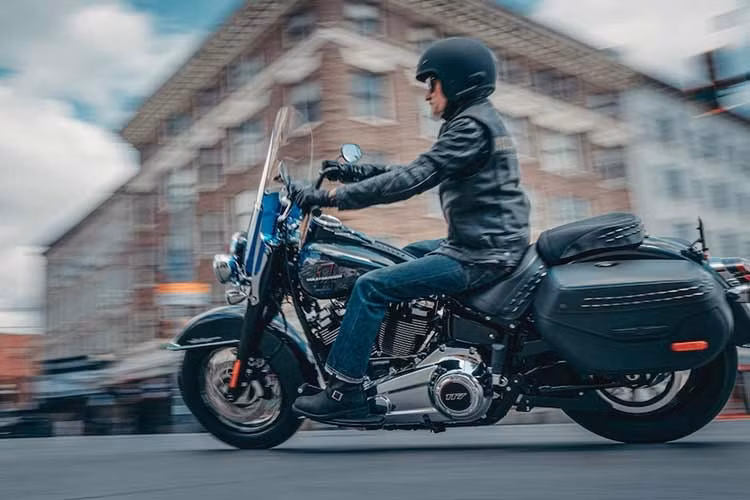 Các mẫu Street Glide 3 Limited và Street Glide Liberty Edition cũng sẽ có hình ảnh chim đại bàng trên dàn quây chắn gió, trong khi Street Glide và Heritage Classic sẽ có kính chắn gió màu xanh lam.