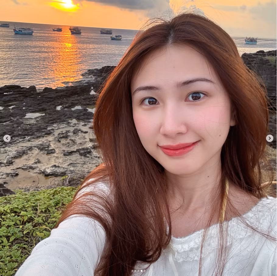 Song song với công việc người mẫu, Thanh Mèo còn là nhà sáng tạo nội dung có sức ảnh hưởng trên TikTok với hàng triệu lượt theo dõi. Nội dung cô chia sẻ xoay quanh phong cách sống, làm đẹp, thời trang và những khoảnh khắc đời thường.