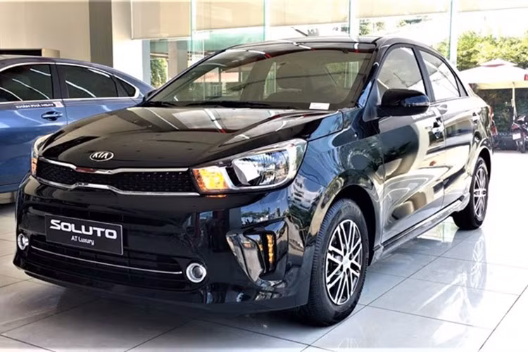 Kia Soluto ﻿Sau tháng 6/2025 thoát khỏi top xe ế nhất Việt Nam, Kia Soluto lại một lần nữa góp mặt. Doanh số trong tháng 7/2025 của mẫu xe này chỉ đạt 22 chiếc, giảm 26,6%. Sedan hạng B chưa bao giờ hết "hot" ở Việt Nam nhưng Kia Soluto lại không được như vậy. Một phần nguyên nhân bắt nguồn từ thiết kế và trang bị thua kém các đối thủ cùng phân khúc. Ngay cả giá bán chỉ từ 386 - 449 triệu cũng không giúp ích nhiều cho doanh số của mẫu xe này.