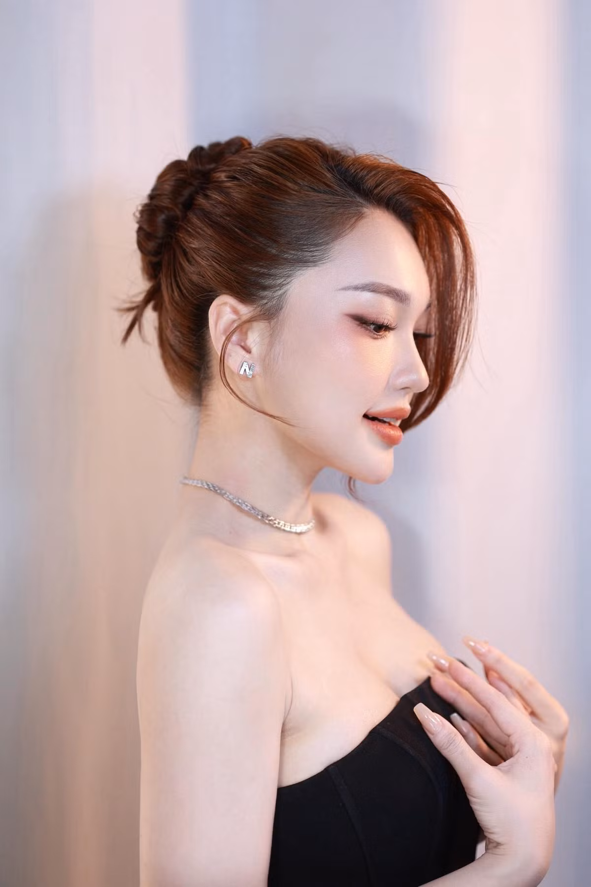Ngay sau khi đăng tải, loạt ảnh đã nhận về "cơn bão" lượt thích và bình luận từ cộng đồng mạng. Hầu hết các ý kiến đều bày tỏ sự trầm trồ trước nhan sắc và vóc dáng ngày một hoàn hảo của Ngọc Nữ.