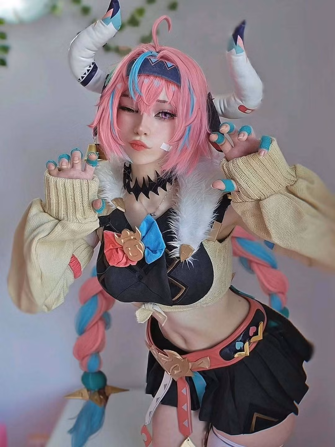 Vesani.cos là một nữ coser không quá nổi tiếng nếu xét về số lượng follow trên các nền tảng MXH. Tuy nhiên, mỗi tác phẩm của cô đều cho thấy sự đầu tư chỉn chu và một niềm đam mê mãnh liệt với các nhân vật.