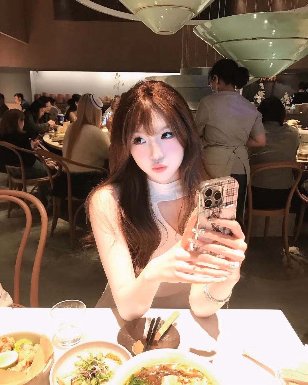 Chỉ trong vài giờ đăng tải, bài viết của gái xinh hướng nội này đã nhận về hàng ngàn lượt thích, bình luận và chia sẻ.