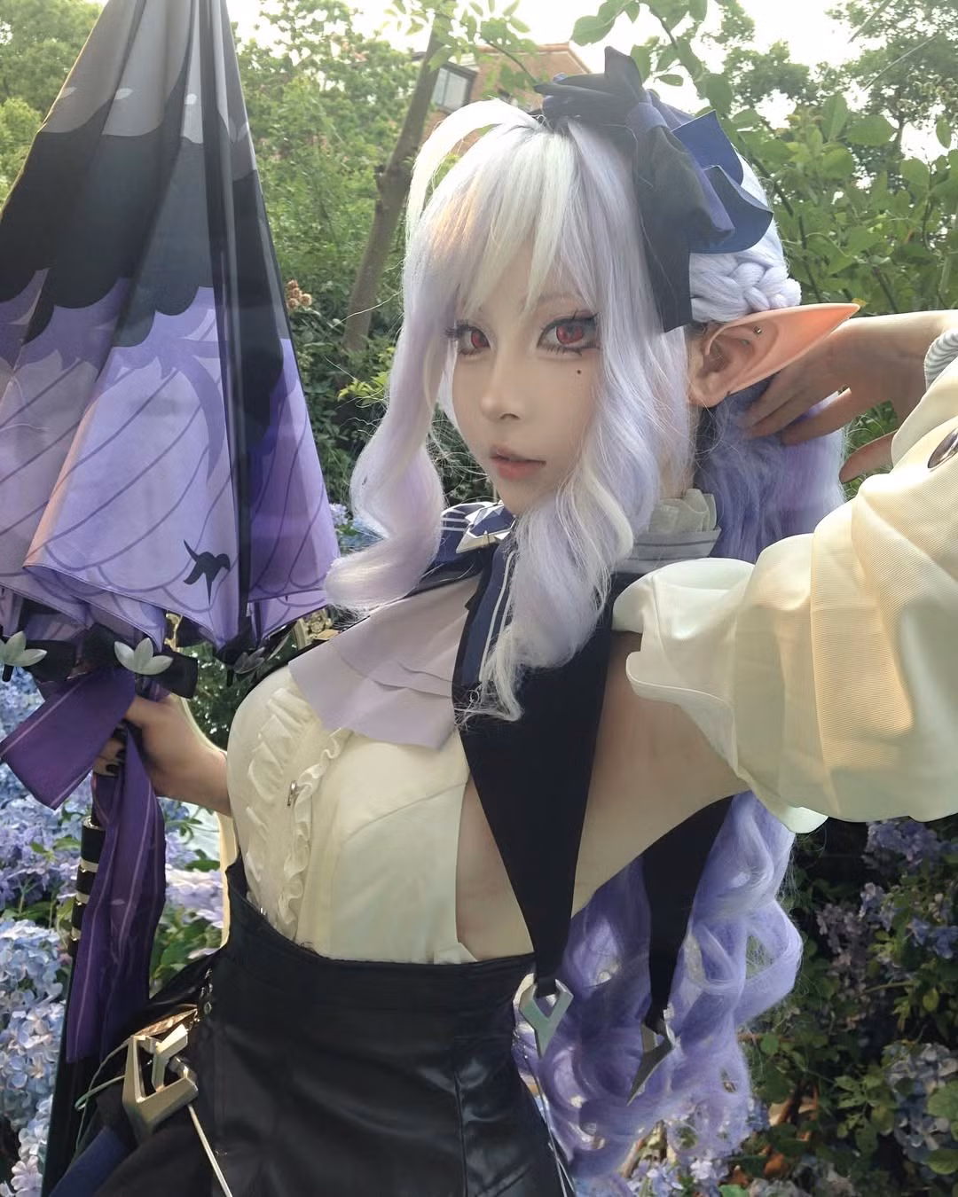 Mới đây, cộng đồng cosplay đã được một dịp "cười ra nước mắt" khi cô nàng yush_coser tung loạt ảnh hóa thân thành Vivian Banshee – một trong những nhân vật gợi cảm và quyền lực của tựa game mới Zenless Zone Zero.