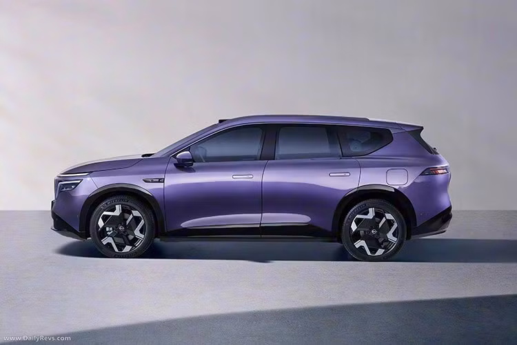 Tại thị trường Trung Quốc, Nissan NX8 2027 mới sẽ có hai lựa chọn động cơ là thuần điện (EV) và plug-in hybrid (PHEV). Điều này phản ánh chiến lược mở rộng sự hiện diện trong thị trường xe năng lượng mới đầy cạnh tranh tại Trung Quốc của Nissan.