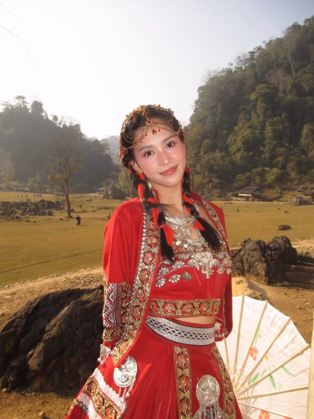Trần Tiểu Vy sinh năm 2000, đăng quang Hoa hậu Việt Nam 2018 và nhanh chóng trở thành một trong những nàng hậu được yêu mến nhất.