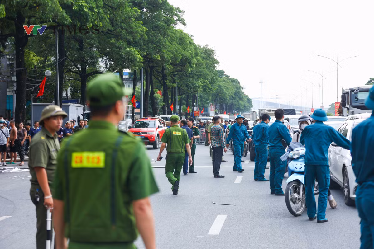 Gallery - Cháy gara sửa ô tô trên đường Lê Quang Đạo - Hà Nội - image 4