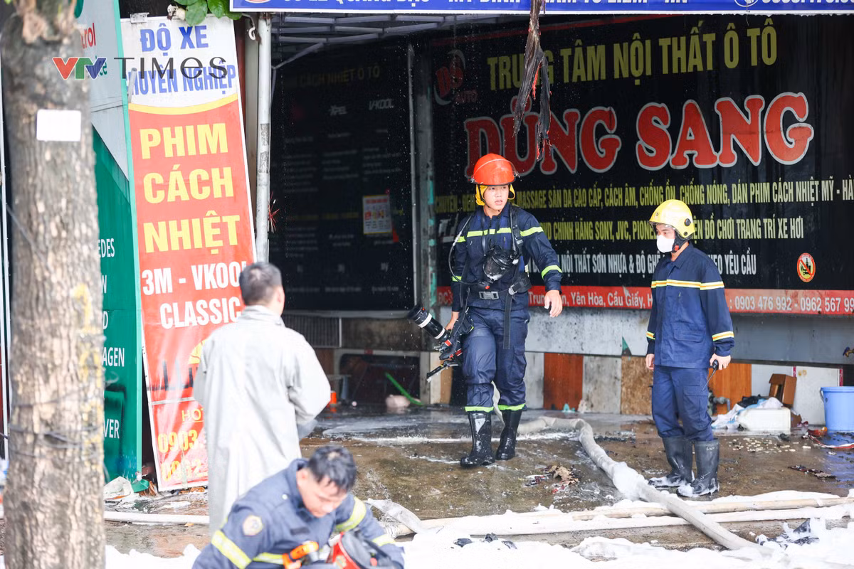 Gallery - Cháy gara sửa ô tô trên đường Lê Quang Đạo - Hà Nội - image 2