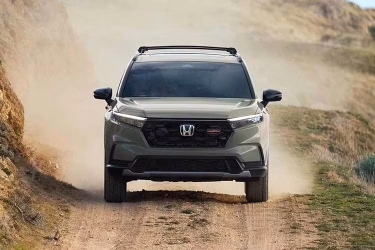 Việc Honda CR-V có thể giữ vững vị trí dẫn đầu hay không vẫn còn là dấu hỏi. Toyota đang tăng tốc sản xuất RAV4 thế hệ mới trong khi Ford kỳ vọng sản lượng F-150 sẽ phục hồi trong nửa cuối năm. Điều đó đồng nghĩa với việc cuộc đua giành ngôi vị xe bán chạy nhất tại Mỹ vẫn còn rất nhiều diễn biến phía trước.