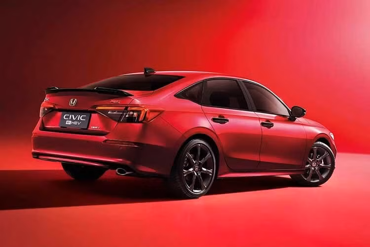 Ngoài những thay đổi về vận hành, giới quan sát cũng kỳ vọng Honda sẽ bổ sung thêm một số trang bị như cảnh báo điểm mù (BSI) và camera 360 độ cho Civic mới, nhất là khi các công nghệ này đã xuất hiện trên mẫu Honda City facelift 2026 tại Thái Lan.