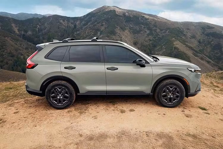 Theo Automotive News, Honda CR-V đạt doanh số 226.114 xe trong 6 tháng đầu năm nay tại thị trường Mỹ. Con số này vượt mức 209.311 xe ước tính của Ford F-150 và bỏ xa Toyota RAV4 với 153.955 xe được bàn giao.