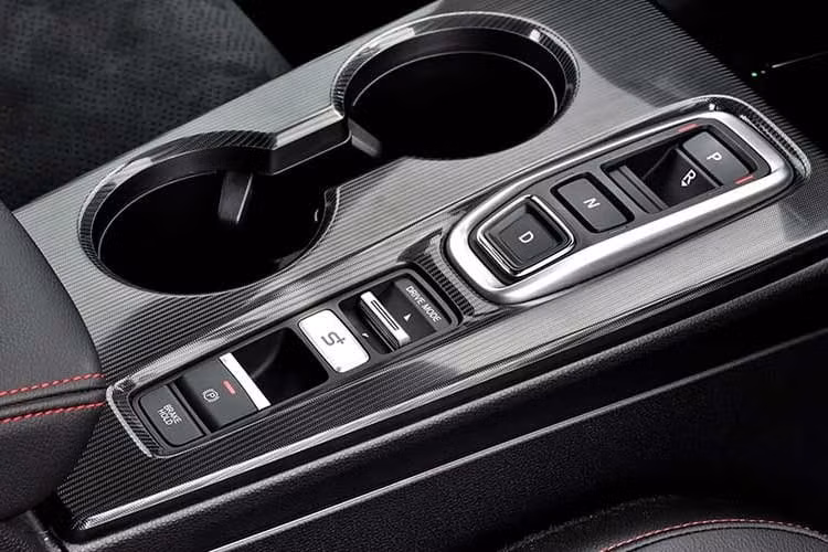 Trọng lượng vô-lăng điện của Honda Civic 2026 thế hệ mới cũng được hiệu chỉnh để cho cảm giác chắc tay hơn. Hiện vẫn chưa rõ những nâng cấp này có xuất hiện trên phiên bản dành cho Thái Lan hay không.