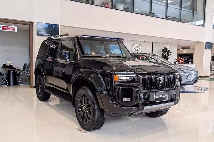 Toyota Land Cruiser Prado: 39 xe ﻿Mẫu xe Toyota tiếp theo xuất hiện trong top ôtô bán kém nhất Việt Nam là Land Cruiser Prado. Mẫu SUV này bán được 39 xe trong tháng 4/2026, tăng trưởng 44,4%. Từ đầu năm 2026 đến nay, người Việt đã mua tổng cộng 123 chiếc Land Cruiser Prado. Lý do mẫu xe này có doanh số không cao cũng giống với Alphard, đó là giá bán từ 3,46-3,48 tỷ đồng.