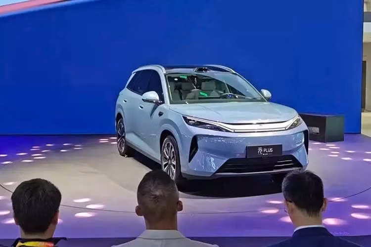 BYD được cho là đang chuẩn bị ra mắt phiên bản nâng cấp của Atto 3 tại Trung Quốc vào ngày 21/5 tới, sau màn xuất hiện tại Triển lãm Ô tô Bắc Kinh 2026. Hiện hãng xe Trung Quốc vẫn chưa xác nhận chính thức thời điểm mở bán, tuy nhiên nhiều nguồn tin từ đại lý cho biết mẫu crossover điện này “rất có khả năng” sẽ ra mắt đúng thời điểm.