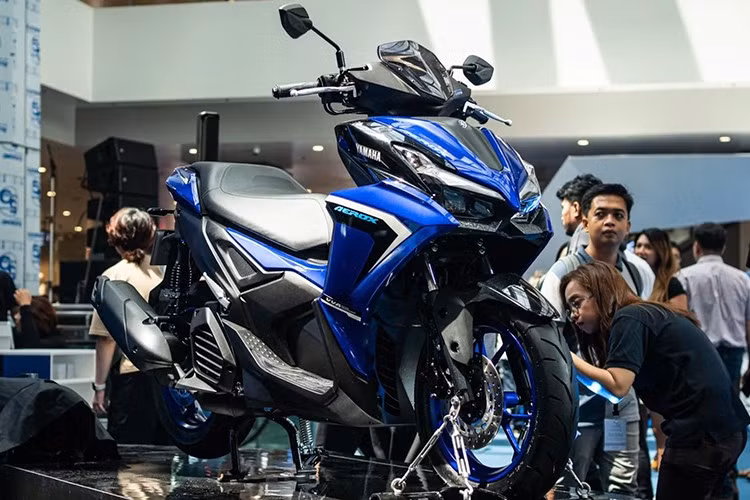 Động cơ mới của Aerox 2025 mang lại khả năng tăng tốc nhanh, phản hồi tay ga nhạy bén và mạnh mẽ – đúng chất của một chiếc xe thể thao tự động.