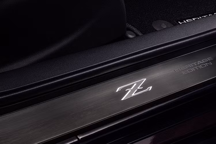 Sức mạnh Z Heritage Edition đến từ động cơ V6 dung tích 3.0L tăng áp kép, cho công suất 400 mã lực và mô-men xoắn 474 Nm. Kết hợp tuỳ chọn số sàn 6 cấp và số tự động 9 cấp.