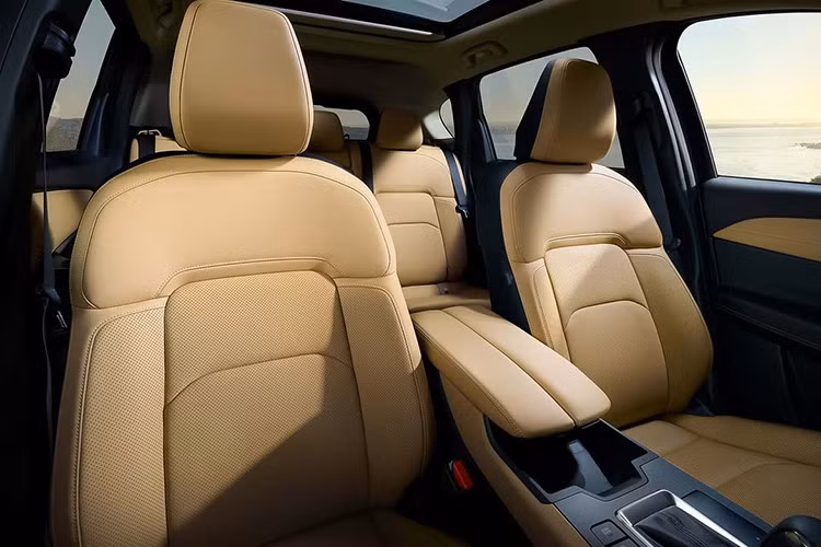 Bên cạnh đó, dòng xe mui trần MX-5 cũng được làm mới với thiết kế ngoại thất tinh chỉnh và nâng cấp động cơ xăng 4 xy-lanh, mang đến trải nghiệm lái đặc trưng vốn đã trở thành biểu tượng của Mazda trong suốt nhiều thập kỷ.