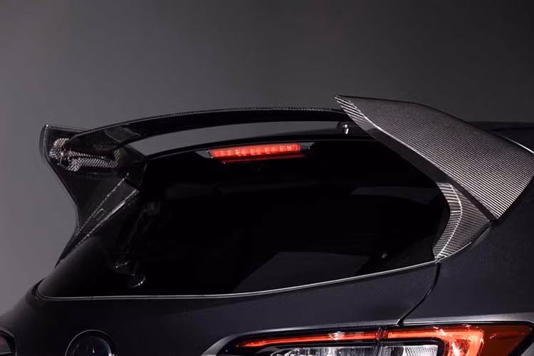 Với giá bán khá cao, GRMN Corolla trở thành phiên bản đắt nhất từ trước đến nay của dòng Toyota Corolla. Không chỉ đắt hơn 50% so với đàn anh GR Corolla, Toyota GRMN Corolla còn có mức giá cao hơn không ít mẫu xe thể thao hạng sang đang bán trên thị trường.