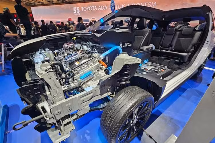 Tại Việt Nam, Toyota Veloz Cross từng được nhập khẩu sau đó chuyển sang lắp ráp trong nước và hiện chỉ có tùy chọn động cơ xăng truyền thông. Hiện tại đã có thông tin Toyota đầu tư dây chuyển lắp ráp xe hybrid tại Việt Nam cũng với dải sản phẩm như Corolla Cross, Camry, Corolla Altis, Yaris Cross,… đều đã có bản hybrid thì tín hiệu Veloz Cross sẽ bổ sung bản lai điện này gần như là chắc chắn.