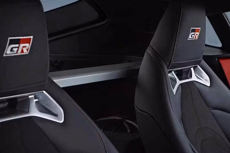 Hãng Toyota cũng ghi nhận tháng có doanh số cao nhất từ trước đến nay của Toyota RAV4 Hybrid. Chưa hết, đây còn là tháng 6 tốt nhất trong lịch sử của Lexus dù doanh số lũy kế từ đầu năm của thương hiệu xe sang này vẫn giảm 5,2%.