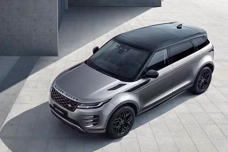 Chery và Jaguar Land Rover đã thành lập liên doanh tại Trung Quốc từ năm 2012. Đến năm 2014, hai bên hoàn thành việc xây dựng nhà máy CJLR tại thành phố Tô Châu, tỉnh Giang Tô. Tuy nhiên, trước đó, đã xuất hiện thông tin cho rằng cơ sở sản xuất này sẽ ngừng lắp ráp toàn bộ các mẫu xe hiện tại vào cuối năm 2026.
