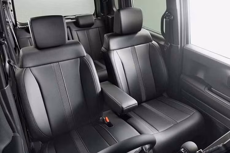 Ngoài ra, màn hình thông tin giải trí 9 inch tích hợp hệ thống dẫn đường và hệ thống thu phí điện tử ETC 2.0 hiện đã trở thành trang bị tiêu chuẩn trên nhiều phiên bản hơn. Honda hiện chưa công bố thông tin chi tiết về các tùy chọn hệ truyền động của "vua doanh số" N-Box.