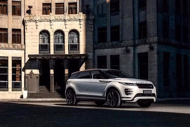 Đây được xem là một bước đi chiến lược khi liên doanh Chery-Jaguar Land Rover triển khai thương hiệu Freelander mới nhằm giành lại thị phần đã mất ở Trung Quốc.Theo dữ liệu từ China EV DataTracker, Land Rover đã bàn giao 3.976 xe tại Trung Quốc trong giai đoạn từ tháng 1 đến tháng 5/2026, giảm 34,4% so với cùng kỳ năm trước.