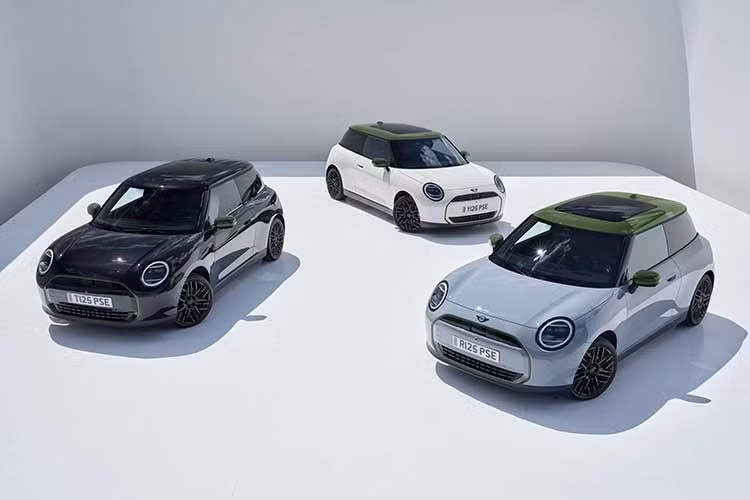 Mẫu xe Mini Paul Smith Edition 2026 đã ra mắt lần đầu vào tháng 10/2025, và sẽ có mặt tại Mỹ vào mùa hè năm nay, là 1 sự bù đắp tổn thất mà hãng xe Đức dành cho khách hàng Bắc Mỹ khi không thể bán Cooper chạy điện ở đây do thuế.