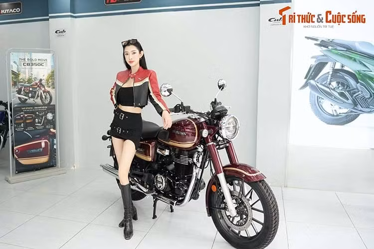 Tâm điểm của dòng sản phẩm Honda CB350C 2026 mới ra mắt tại thị trường Việt Nam chính là phiên bản đặc biệt Special Edition. Ở phiên bản này, Honda đã cực kỳ tinh tế khi sử dụng những tông màu gợi nhớ về thời kỳ hoàng kim của các quý ông thượng lưu.