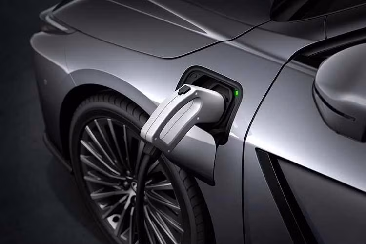 Theo Lexus, hệ thống mới được phát triển nhằm mang đến trải nghiệm hiện đại hơn nhưng vẫn đảm bảo sự thuận tiện trong thao tác sử dụng – điều mà hãng từng bị phàn nàn trên các hệ thống Remote Touch trước đây.