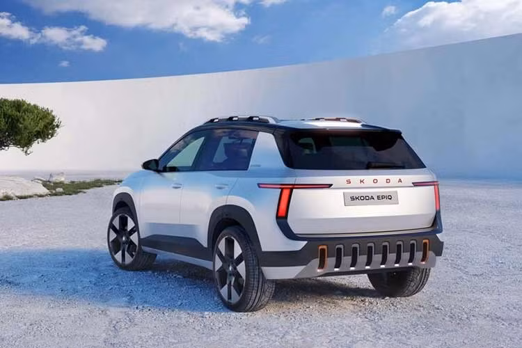 Skoda Epiq được phát triển trên nền tảng MEB+ của tập đoàn Volkswagen, tương tự các mẫu xe cùng phân khúc như Cupra Raval hay Volkswagen ID. Polo. Các thông số dự kiến cho thấy xe sẽ có nhiều tùy chọn về hiệu suất, trong đó phiên bản cao cấp nhất có khả năng sản sinh công suất khoảng 208 mã lực. Phạm vi hoạt động của xe sau mỗi lần sạc đầy ước tính đạt khoảng 430 km.