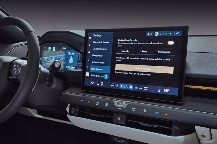 Ngoài ra, xe còn hỗ trợ chìa khóa kỹ thuật số cho tối đa 5 người dùng, tích hợp Spotify và SiriusXM 360L, đồng thời tăng tốc độ phản hồi của màn hình cảm ứng nhằm cải thiện trải nghiệm sử dụng hằng ngày.