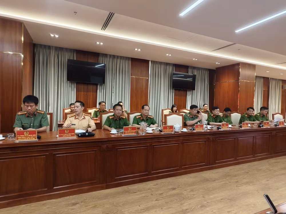 Lãnh đạo các đơn vị nghiệp vụ Công an TP.HCM tại buổi cung cấp thông tin. Ảnh: N. Tân
