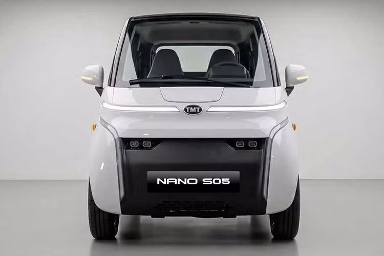 TMT cho biết giá bán của Nano S05 từ 148 triệu đồng, thấp hơn đôi chút mẫu xe ga cao cấp Honda SH 350i (từ 151,2 triệu đồng). Khi bán ra, Nano S05 là mẫu ôtô giá rẻ nhất thị trường Việt. Nhỉnh hơn đôi chút có dòng Bestune Xiaoma (199 triệu đồng) và VinFast Minio Green (269 triệu đồng).