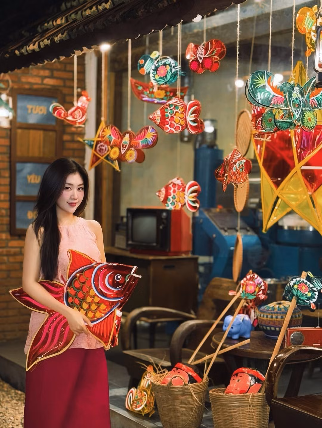 Qua những dòng trên trang cá nhân, có thể thấy dù hiện tại là một người phụ nữ thành đạt và bận rộn với công việc tiếp viên trưởng, Tôn Nữ Nam Phương vẫn luôn trân trọng những giá trị truyền thống và tìm về những nét đẹp văn hóa xưa.