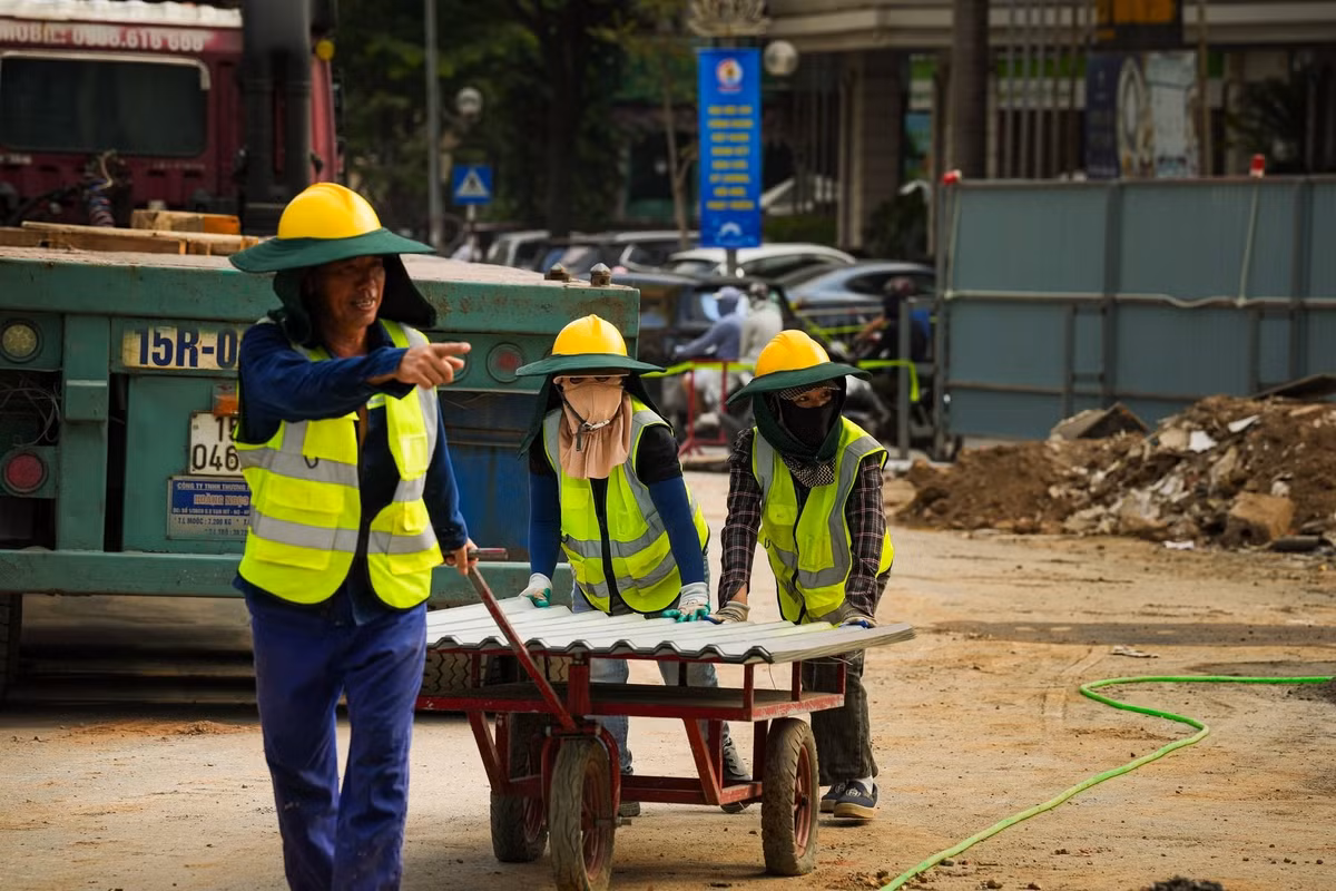 Tuyến đường sắt đô thị số 5 được kỳ vọng sẽ góp phần hoàn thiện mạng lưới giao thông công cộng khối lượng lớn, giảm áp lực giao thông đô thị và nâng cao khả năng kết nối giữa các khu vực của thành phố.