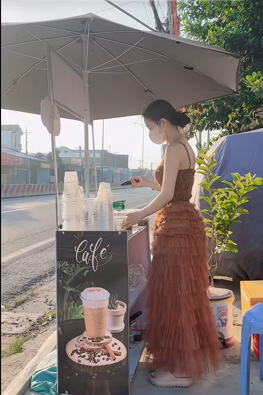Căn cứ theo các đoạn clip trên trang TikTok, cô nàng còn là một gymer và các nội dung đăng tải của hot girl cũng thu hút nhiều sự quan tâm của dân mạng.