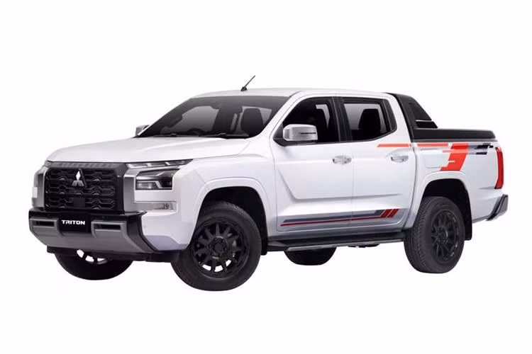 Nhân dịp ra mắt các phiên bản Championship Edition, Mitsubishi Motors Malaysia cho biết khách hàng đặt mua một trong hai mẫu xe này sẽ được tặng kèm ốp bọc chìa khóa độc quyền cùng bộ sticker motorsports đặc biệt.