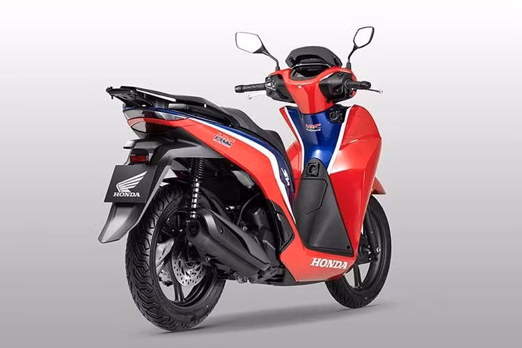 Tuy nhiên, việc áp dụng bộ màu HRC lên dòng xe tay ga đô thị như SH được xem là khá hiếm. Ngoài lớp sơn và bộ tem đặc trưng, tổng thể thiết kế của xe vẫn giữ nguyên kiểu dáng quen thuộc của dòng SH. Xe được sản xuất tại nhà máy của Honda ở vùng Abruzzo, Italy. Đây cũng là nơi lắp ráp các mẫu SH dành cho thị trường châu Âu.