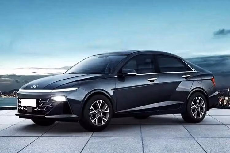 Hãng xe Hàn Quốc đã chính thức ra mắt Hyundai Accent 2026 mới tại thị trường Ấn Độ. Ở thị trường này, xe được biết đến dưới cái tên riêng là Hyundai Verna 2026. Hyundai Accent 2026 tại Ấn Độ được cung cấp với 6 phiên bản và giá xuất xưởng từ 1.098.400-1.825.000 Rupee (khoảng 313-520 triệu đồng), tùy thuộc vào lựa chọn động cơ và hộp số.