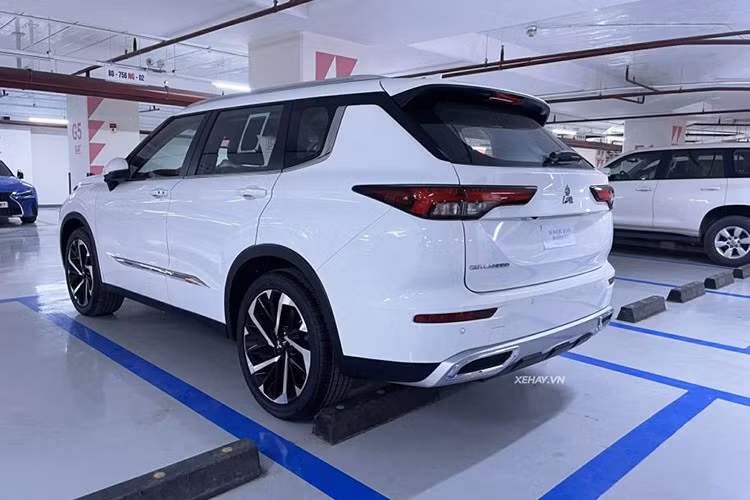 Trục cơ sở của xe ở mức 2.704 mm, dài hơn so với đối thủ Honda CR-V và Mazda CX-5 nhưng vẫn kém các mẫu có thế mạnh về không gian như Ford Territory, Hyundai Tucson hay Kia Sportage.