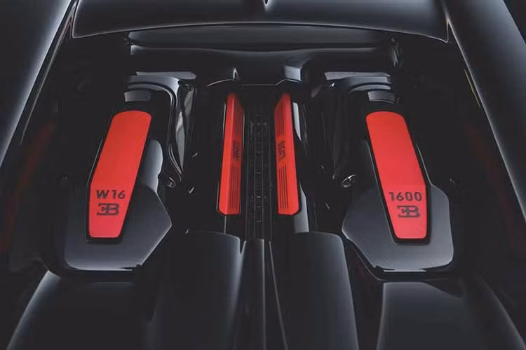 Xe có thời gian tăng tốc từ 0-96 km/h dưới 2 giây và tốc độ tối đa khoảng 454 km/h, biến Mistral trở thành mẫu xe mui trần nhanh nhất từng được sản xuất.