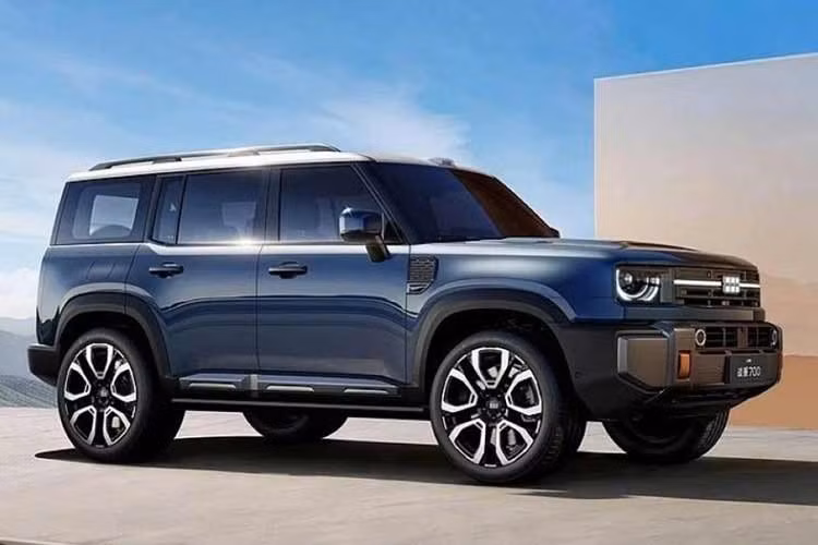 Mẫu xe hybrid sạc điện Geely Galaxy Cruiser 700 2026 mới đâu đã xuất hiện với thiết kế lộ diện hoàn toàn, không còn lớp ngụy trang tại Trung Quốc trước thời điểm ra mắt. Đây là mẫu SUV địa hình dùng khung gầm rời đầu tiên của thương hiệu Trung Quốc này.