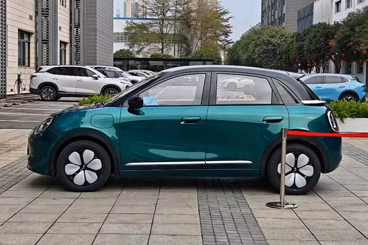 Wuling Bingo Pro sử dụng mô-tơ điện đặt trước với công suất tối đa 65 kW (khoảng 87 mã lực), mang đến tốc độ tối đa 130 km/h. Pin của xe có hai mức dung lượng là 31,9 kWh và 37,9 kWh, cung cấp phạm vi hoạt động lần lượt 330 km và 403 km theo tiêu chuẩn CLTC của Trung Quốc.