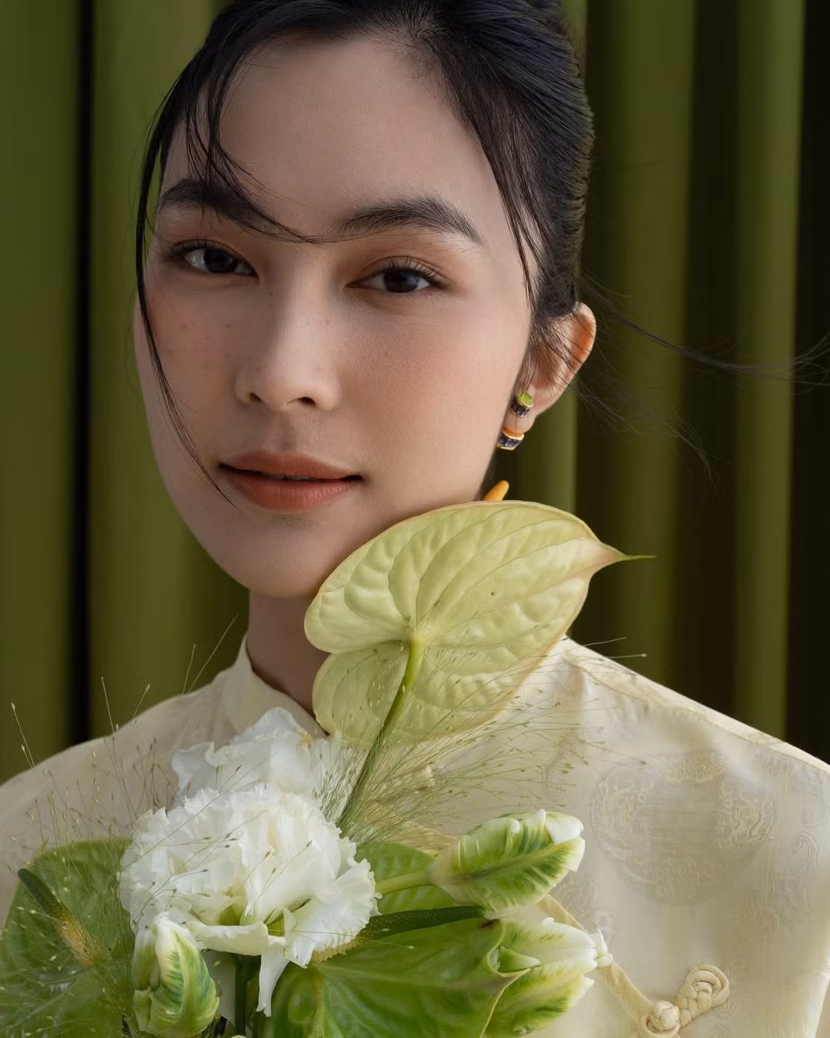 Nhắc đến Helly Tống (tên thật Tống Khánh Linh), nhiều người vẫn còn ấn tượng về một cô gái xinh đẹp, có gu thời trang độc đáo và thần thái cuốn hút.