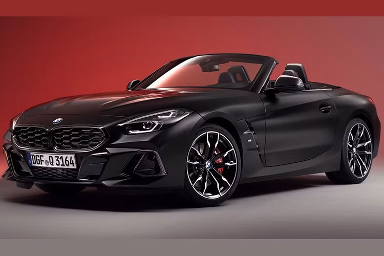 BMW chính thức thông báo sẽ ngừng sản xuất Z4, đồng thời dành cho mẫu roadster hai chỗ này một “màn chào sân cuối cùng” bằng phiên bản Z4 M40i Final Edition. Xe sẽ nhận đặt hàng trong thời gian ngắn, bắt đầu từ cuối tháng 1/2026, hướng tới nhóm khách hàng yêu thích Z4 và muốn sở hữu một mẫu xe có giá trị sưu tầm.
